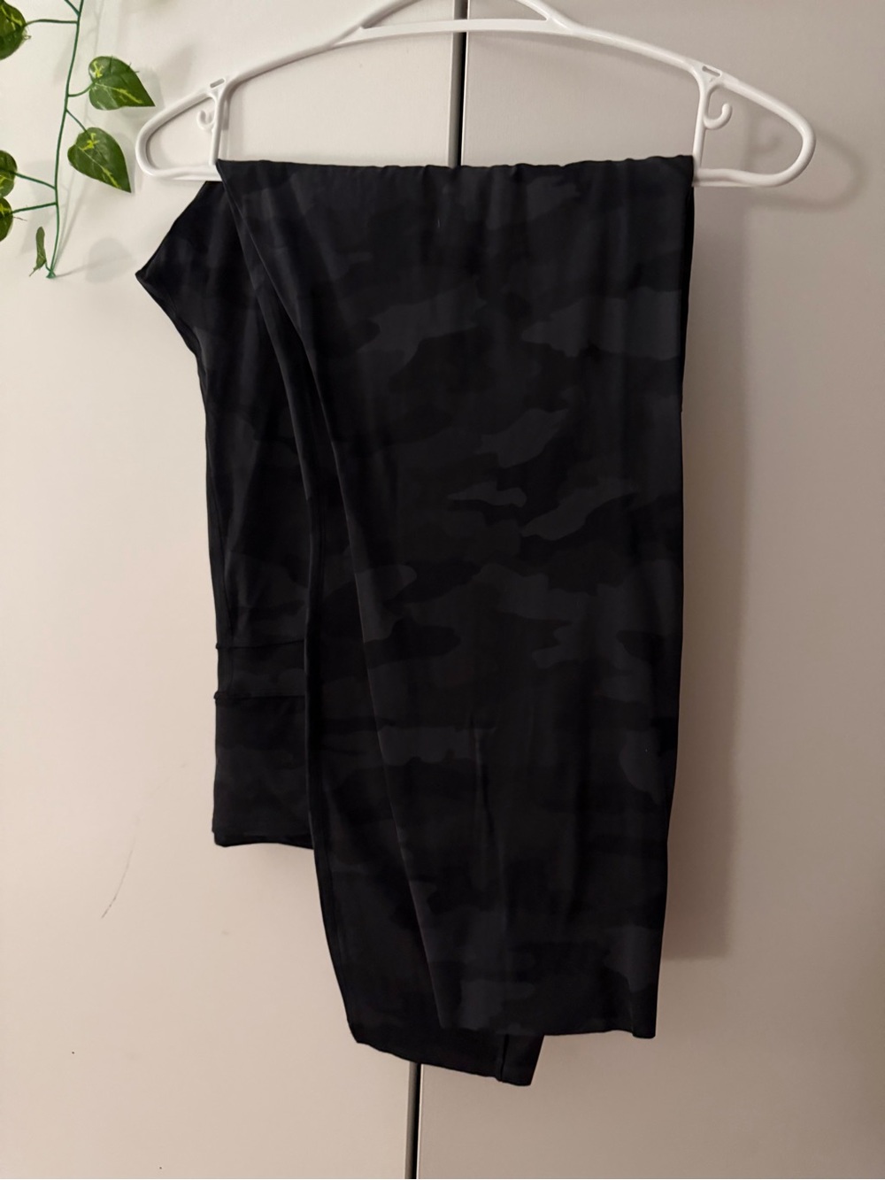 Lululemon Camo Black Leggings - Size 20 - 26’’ Inseam